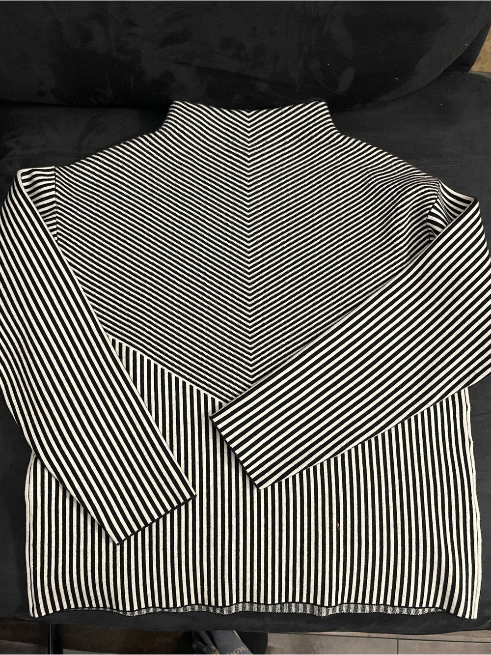 Jones New York Black & White Striped Mock Neck Long Sleeve Top